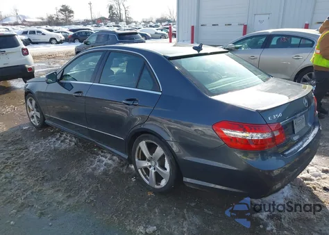 2011 Mercedes-Benz E 350 4Matic z USA, uszkodzony, nr VIN WDDHF8HB4BA501482